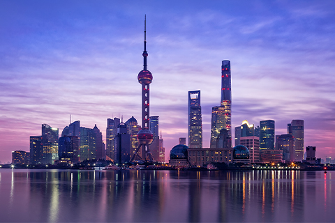 Vue sur le paysage urbain de Shanghai au coucher du soleil. 