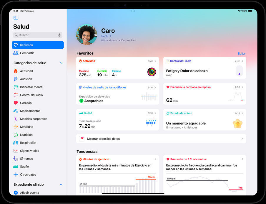 Un iPad Pro en posición horizontal, la pantalla muestra un resumen de la app Salud
