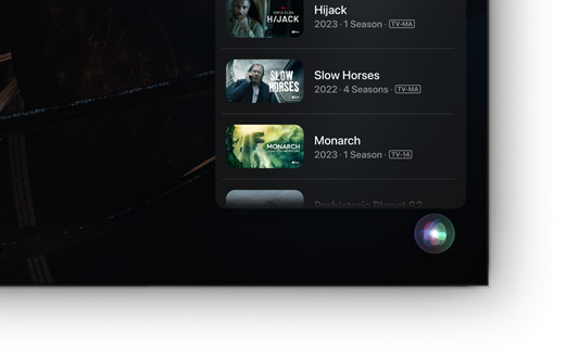 En tv som visar en lista med olika filmer och serier på Apple TV+