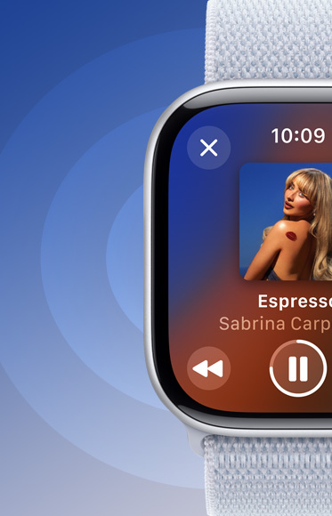 En sang spilles av i Musikk-appen på Apple Watch Series 10 for å vise at man kan spille av lyd med den innebygde høyttaleren.