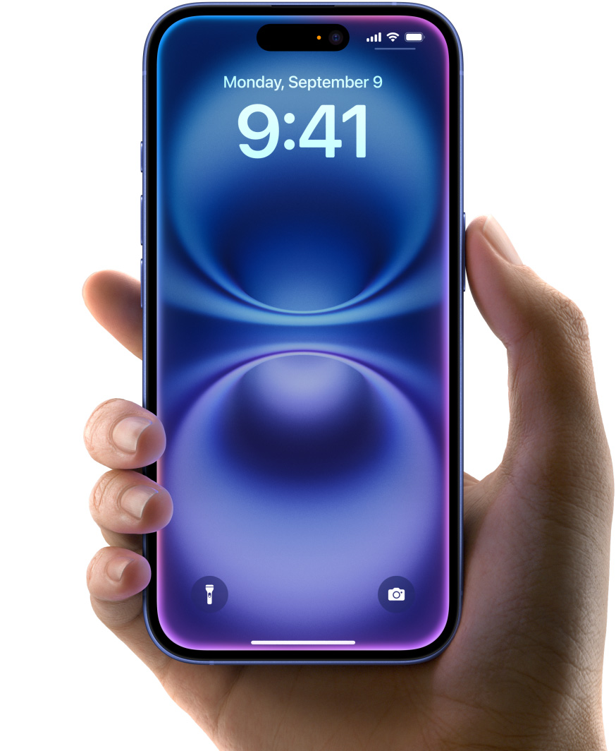 Una mano sostiene un iPhone 16 color ultramarino, diseño todo pantalla, Dynamic Island en el centro de la parte superior, esquinas redondeadas