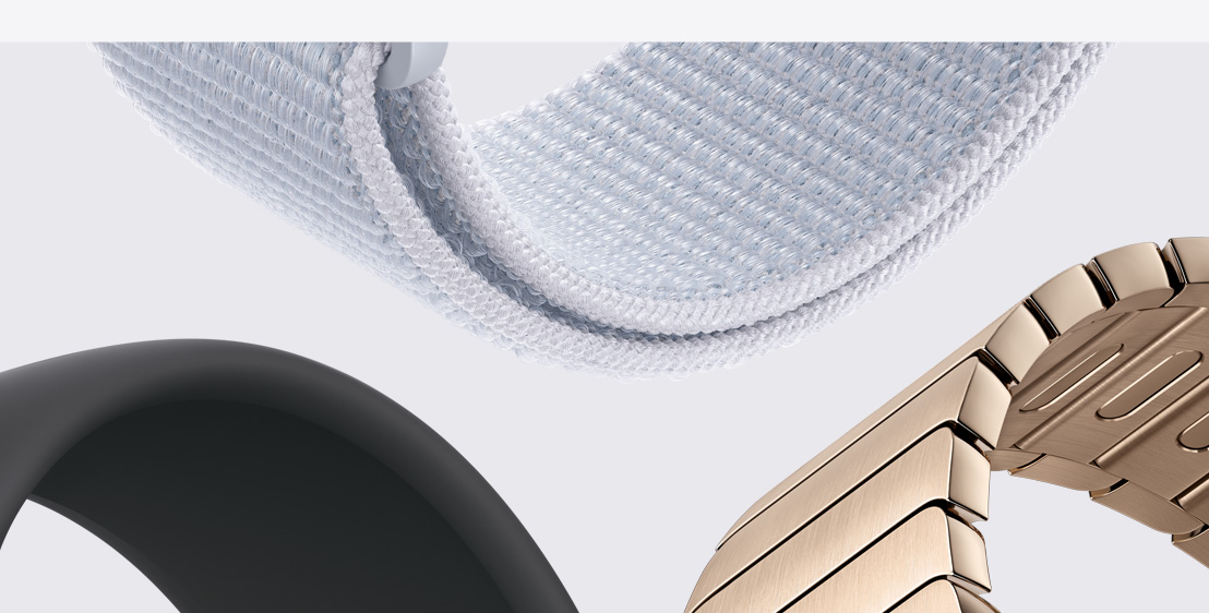 Trois bracelets pour Apple Watch. Un bracelet sport à rabat nuage bleu. Un bracelet solo noir. Et un bracelet à maillons or.